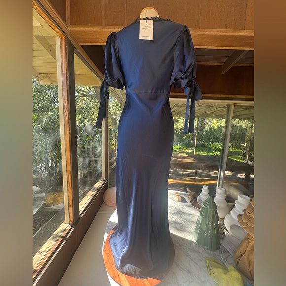Reformation x Kacey Musgrave Stella navy silk midi dress with puff sleeves - Picture 7 of 17